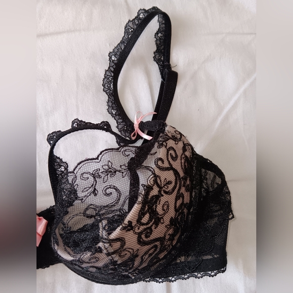 Victoria's Secret Dream Angels Black Lace Balconette Bra. Size 32D. 💕 - Picture 4 of 14